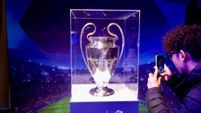 UEFA Şampiyonlar Ligi kupası İstanbul'da sergilendi