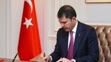 Bakan Kurum, bu bayramı yeni evlerinde karşılayan depremzede aileyi paylaştı