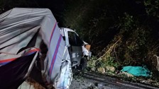 Giresun'da kamyonet uçuruma düştü
