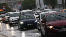 Başkentte etkisini gösteren yağış trafiğe neden oldu
