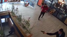 Kars'ta maganda uzman çavuş cinayeti! Kendisine yan bakan genci öldürdüğü anlar kamerada