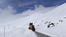Hakkari ve Muş'ta karla kapanan yollar yeniden ulaşıma açıldı