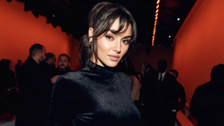 Hande Erçel yeni projesi için imaj değiştirdi: Uzun saçlarına veda etti