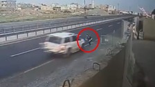 'Dur' ihtarına uymayan sürücü polise çarptı