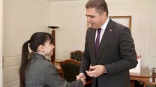 Düzce'de 23 Nisan coşkusu: Temsili vali türkü söyledi