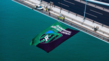 Osmangazi Köprüsü’ne dev Kocaelispor bayrağı asıldı