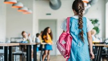 2 kız öğrenci öğretmenlerine anlattı! İlkokul kantininde istismar