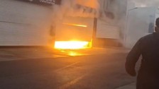 Diyarbakır’da kepenk tamiri sırasında çıkan kıvılcımla 4 dükkan yandı