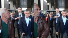 Özgür Özel'e saldıran kişi suç makinesi çıktı! 2 çocuğunu öldürmüş, birini de...