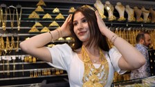 Milyonluk aşiret düğünlerinin yapıldığı Van'da altın alamayanlar imitasyon takıya yöneldi
