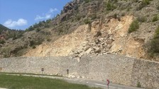 Gümüşhane'de heyelan nedeniyle mahalle yolu kapandı