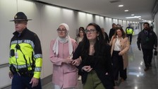 Rümeysa Öztürk’e ABD’de komşularından destek: Evinin önü çiçeklerle donatıldı