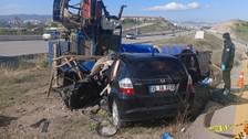 Sondaj makinesine çarpan otomobildeki anne ve oğlu hayatını kaybetti