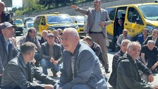 İBB mağduru taksiciler CHP İl Başkanlığı binası önünde eylem düzenledi