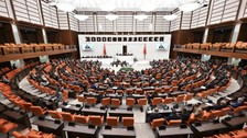 Milletvekilleri 'deprem erken uyarı sistemi' tanıtıldığı sırada depreme yakalandı