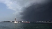 Hafta sonu için plan yapanlar dikkat! AKOM'dan İstanbul için fırtına ve yağmur uyarısı