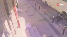 İstanbul'da kan donduran ölüm! Fenalaşıp yola düştü, üzerinden servis geçti: O anlar kamerada