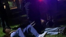 Parkta 2 genci lazerle taciz edip, bıçakla yaralayan 2 şüpheliden 1’i tutuklandı