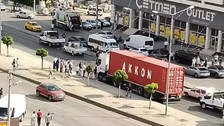 İzmir'de otomobile tüfekli saldırı: 3 ölü, 1 yaralı