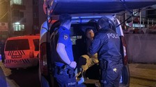 Sevgilisinden ayrılan alkollü kadın, annesini bıçakla rehin aldı
