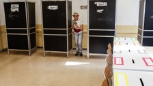 İtalyan halkı referandumda oy kullanıyor
