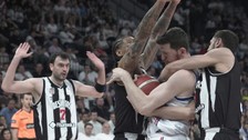 Beşiktaş Anadolu Efes'i 75-64 devirdi seriyi son maça taşıdı