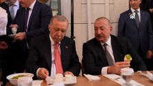 Cumhurbaşkanı Erdoğan Azerbaycan Cumhurbaşkanı Aliyev'e Kahramanmaraş dondurması ikram etti