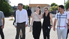 Ferdi Zeyrek’in kızı Nehir, TYT’ye CHP Lideri Özgür Özel ve annesiyle geldi
