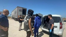 İtalya’ya geldiklerini zanneden 3 kaçak, TIR’dan atlayıp kaçmaya çalıştı