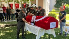 Ödemiş'te alevler arasında kalmıştı! Şehit düşen dozer operatörüne veda