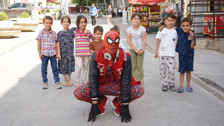 Türkiye'yi gezen 'Örümcek Adam' bu kez Şırnak'ta