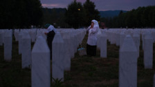 Srebrenitsa soykırımının 30. yıl dönümü! 7 kurbanın cenazesi anıt mezarlığa taşındı