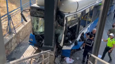 Ankara'da otobüs üst geçite çarparak kaza yaptı! Yaralılar var