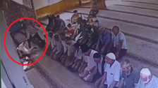 Park kavgası yüzünden tartıştığı komşusunu camide bıçaklayarak öldürdü