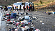 Sivas’ta yolcu otobüsü devrildi: 4 ölü, 33 yaralı