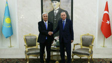 Cumhurbaşkanı Erdoğan, Kazakistan Cumhurbaşkanı Tokayev'i resmi törenle karşıladı