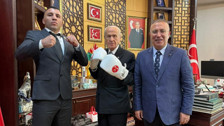 Boks şampiyonu Avni Yıldırım’dan Bahçeli’ye ziyaret