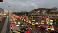 İstanbul'da beklenen yağış başladı! Trafik yoğunluğu oluştu
