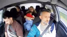 Taksi şoförü, 6 kişinin canını ustaca manevrayla kurtardı: O anlar kamerada