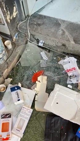 Deprem bölgelerinde yağmalama olayları devam ediyor: Petshop dükkanındaki hayvan yemlerini bile çaldılar - Resim: 7