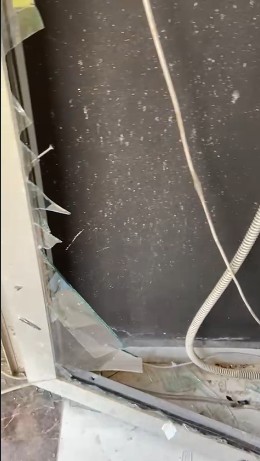 Deprem bölgelerinde yağmalama olayları devam ediyor: Petshop dükkanındaki hayvan yemlerini bile çaldılar - Resim: 6