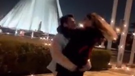 Azadi kulesinin önünde dans etmenin cezası 10 yıl hapis! VİDEO