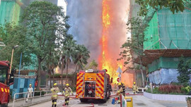 Hong Kong’da gökyüzünü alevler sardı! Çok katlı binada facia