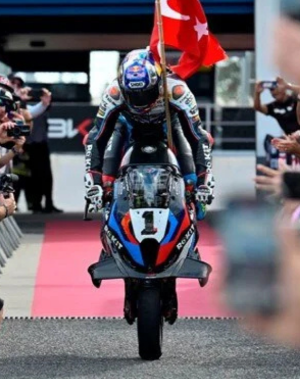 Toprak Razgatlıoğlu'na skandal hareket: Bulega kaza yaptırdı