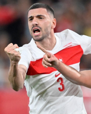 Merih Demiral'ın Sevilya'da unuttuğu 150 bin avroluk saat ve iki yüzük bulundu