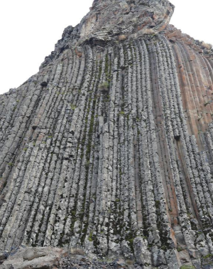 Muş'ta beşgen bazalt kayalıklar ilgi çekiyor