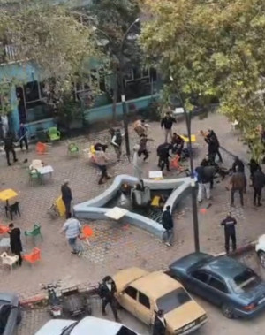 80 kişilik kavgada taş ve sopalar havada uçuştu