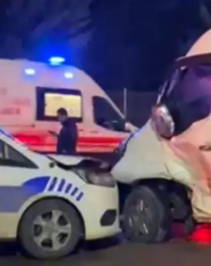 Devriyedeki polis ekibi kaza yaptı: 3 yaralı