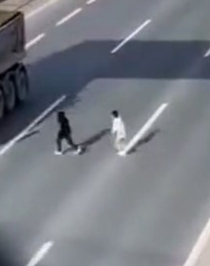 TEM Otoyolu'nda çocukların tehlikeli yolculuğu