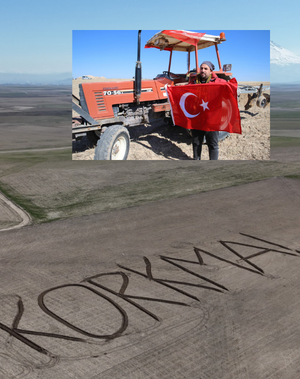 Aksaraylı çiftçiden 12 Mart'a özel mesaj: Tarlasına 'Korkma' yazdı